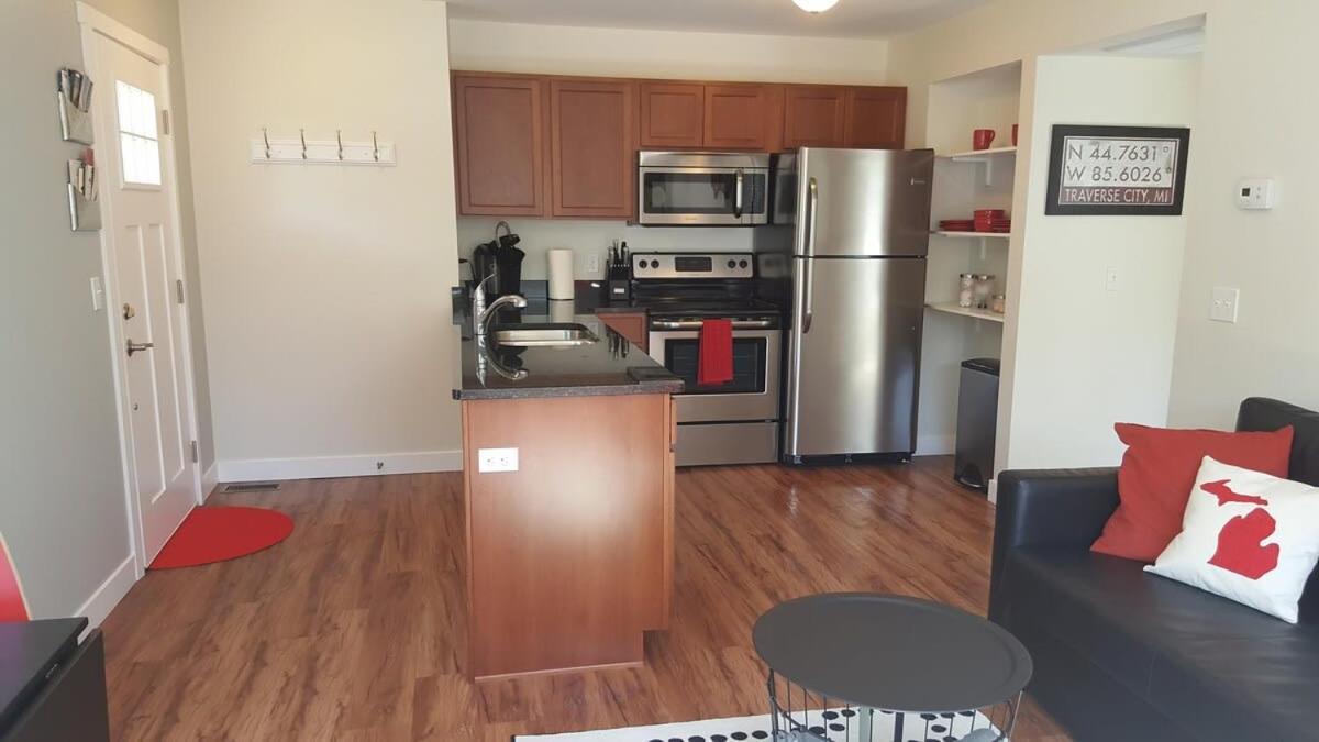 Modern And Pristine Condo -By The Gt Commons Traverse City Ngoại thất bức ảnh