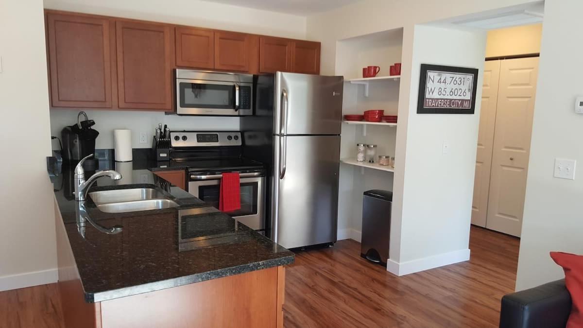 Modern And Pristine Condo -By The Gt Commons Traverse City Ngoại thất bức ảnh